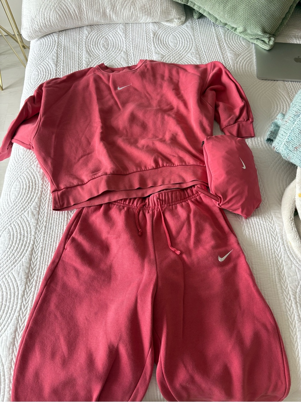 Nike Pink Crewneck Sweatshirt & Sweatpants Set